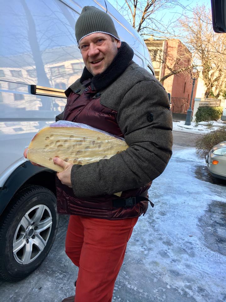 Hogyan működünk? 3 kredenc mi